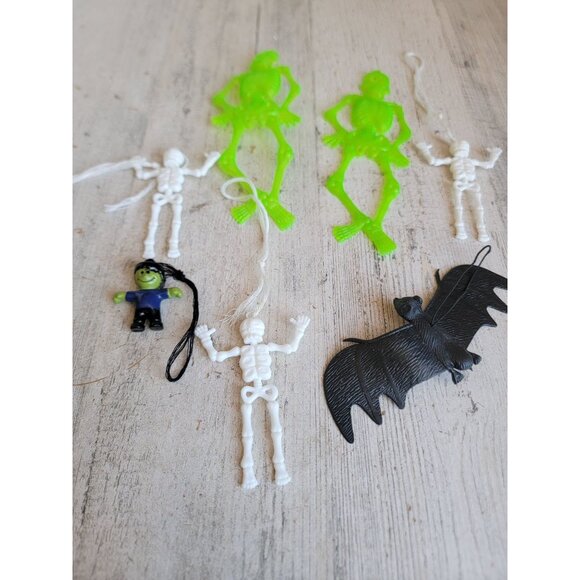 Hanging Frankenstein skeleton bat variety Halloween home decor set - Picture 6 of 9